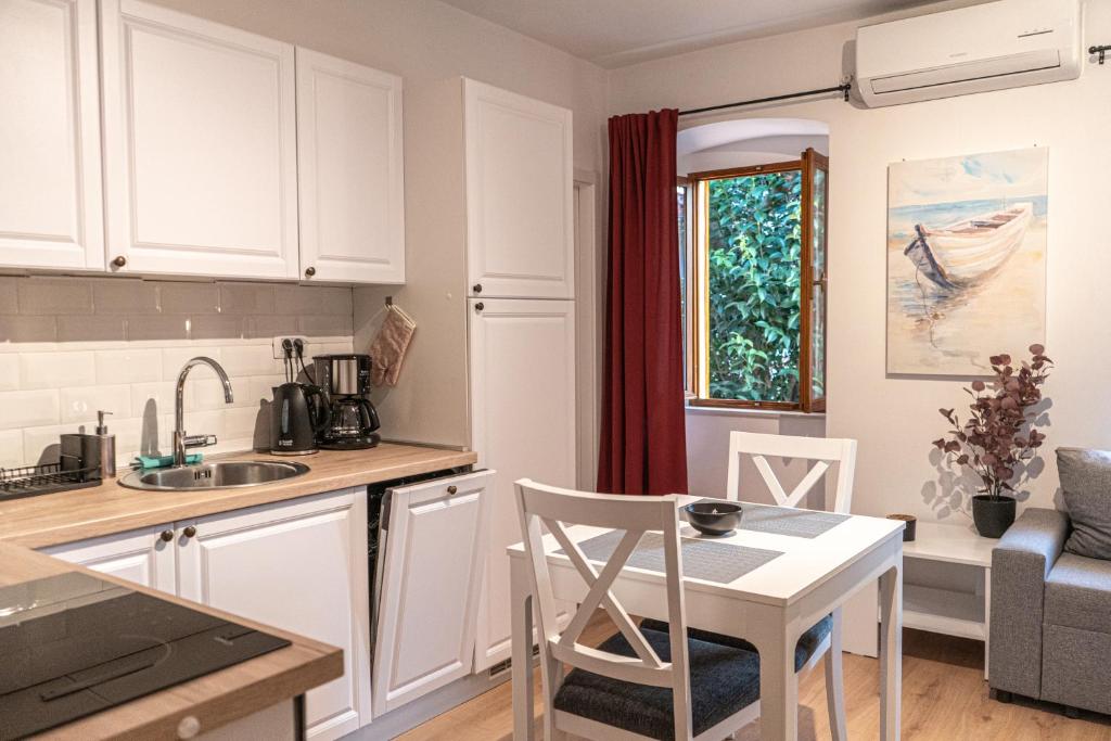 Sunny Bay Apartment 6