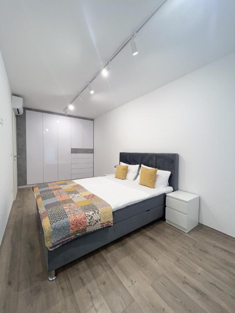 RH Suites 7