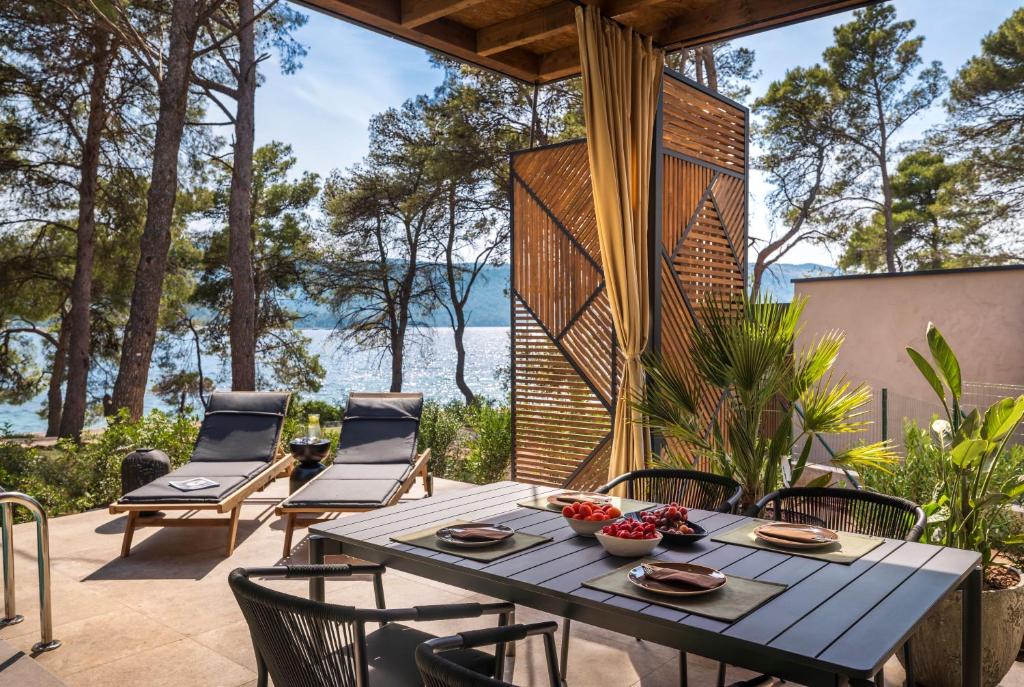 PLACES Hvar Villas by Valamar 5
