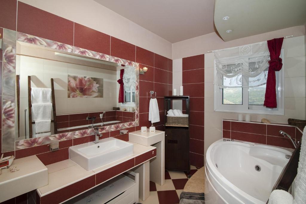 The House Olympia - Happy Rentals 6