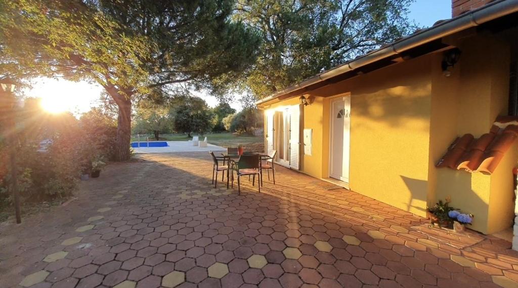 Sunny Holiday Home