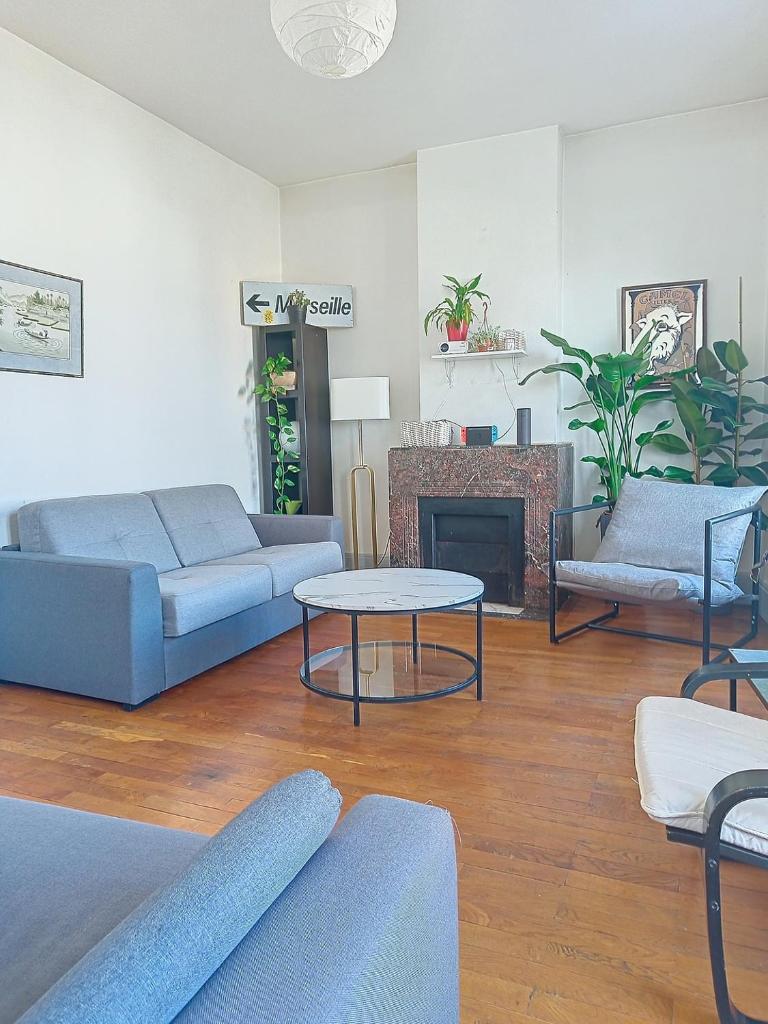 Spacieux T3 80m2 plein centre presque ile ! 1