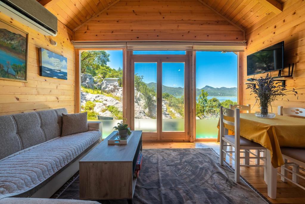 Boljesestre Lake retreat 7