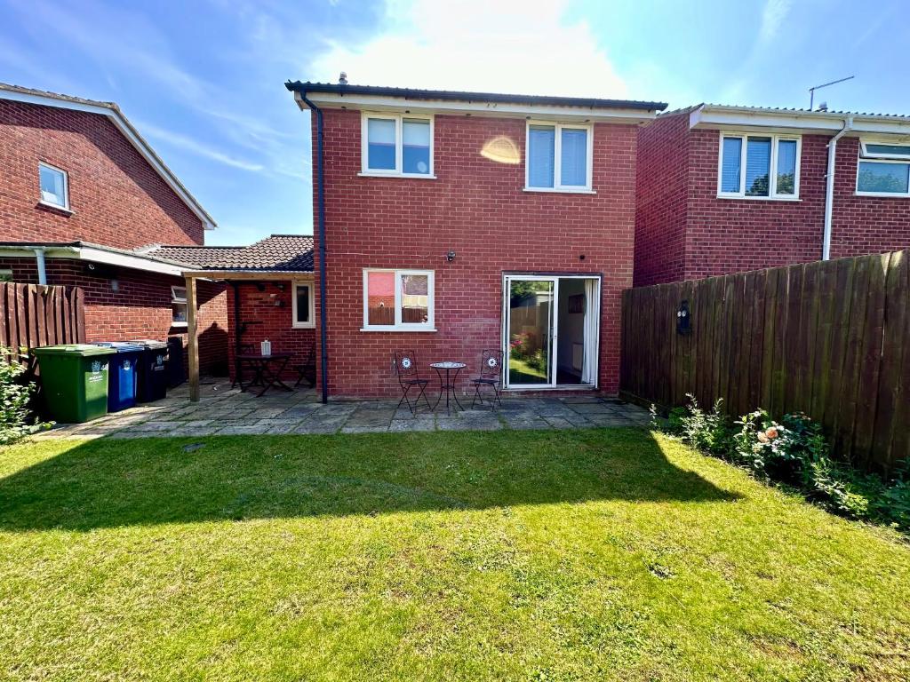 Award Winning Beautiful House in South Cambridge, 14-Min Drive to the City Centre, Free Parking, No Sofabeds, Sleeps 6 6