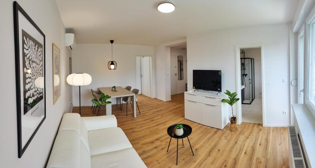 Greg's House Apartments 3