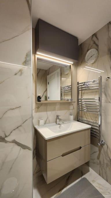Diamond Residences 2bd 2bth 11fl Lux Apt & Free P 3