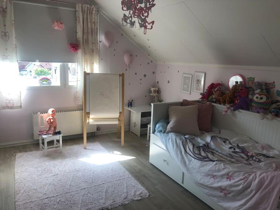 Trivelig familievennlig hus med inngjerdet hage 6