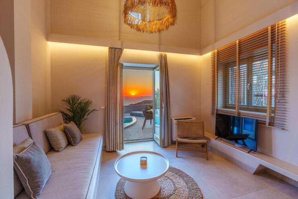 Halo Santorini - Living Experience 6