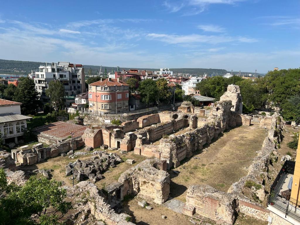 Roman Thermae Heritage Penthouse with Garage 1