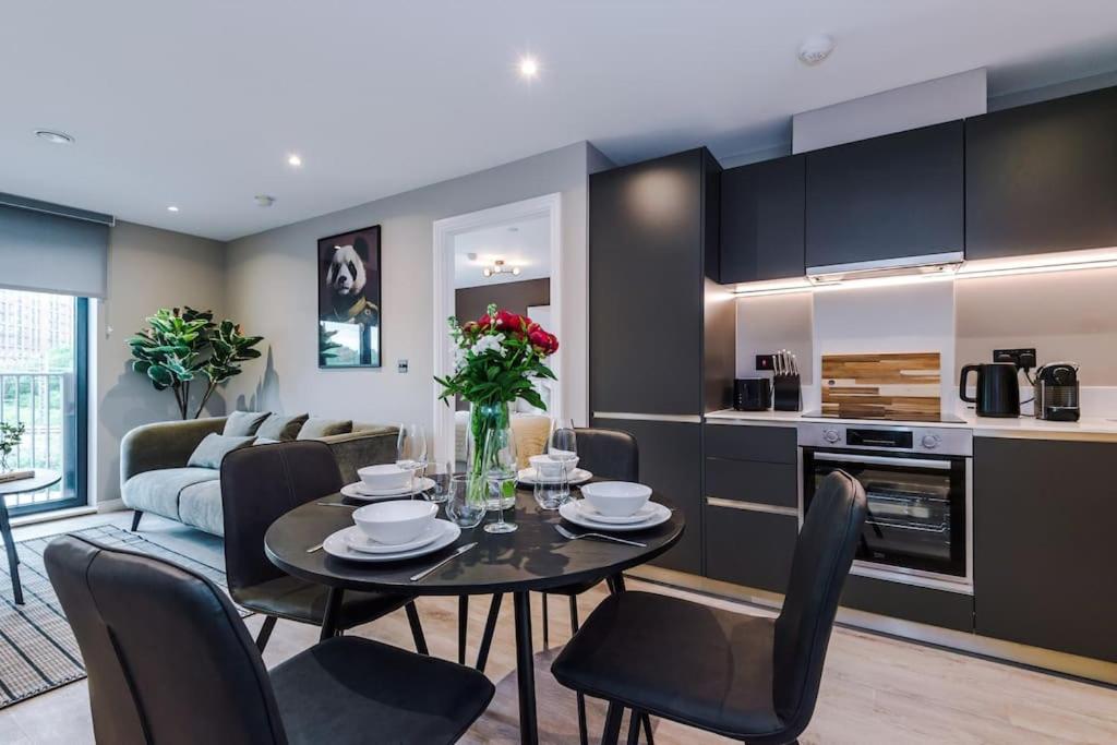 2 Bedroom Apartment Leeds City Centre 3