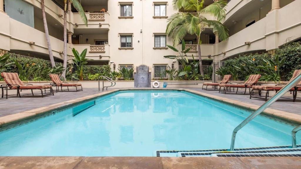 LALA House -1Br with Free Parking, Pool, Laundry Image