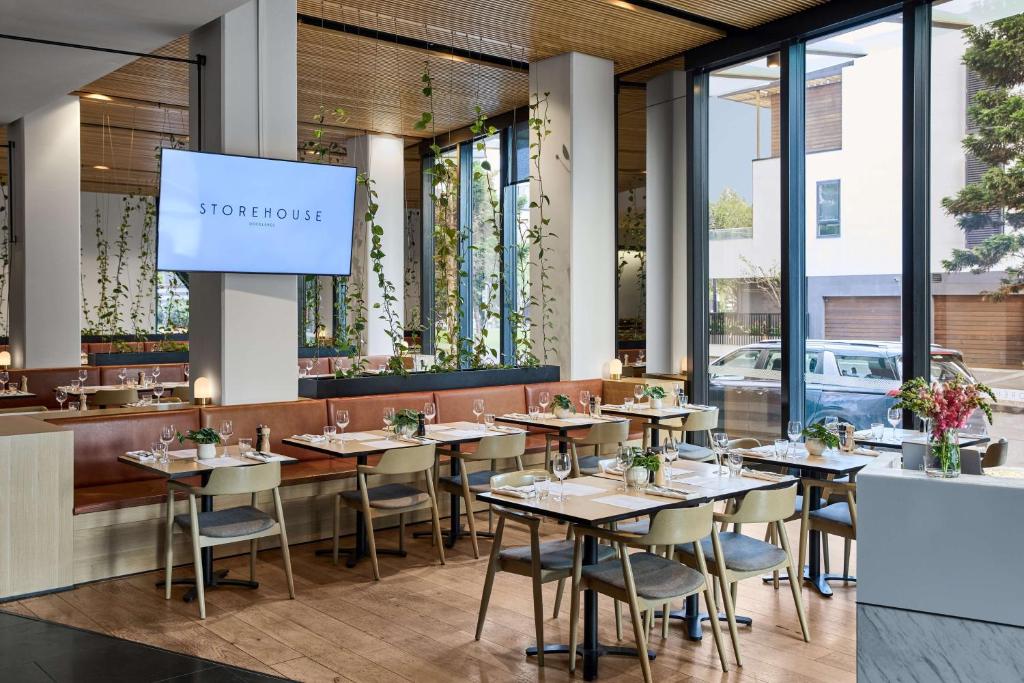 Vibe Hotel Melbourne Docklands Image