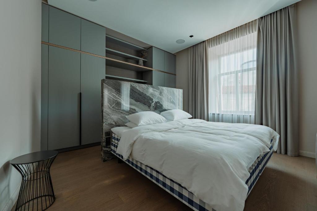Luxury Smart Home Apartment in Vilnius Old Town, Sleep on Hästens 4