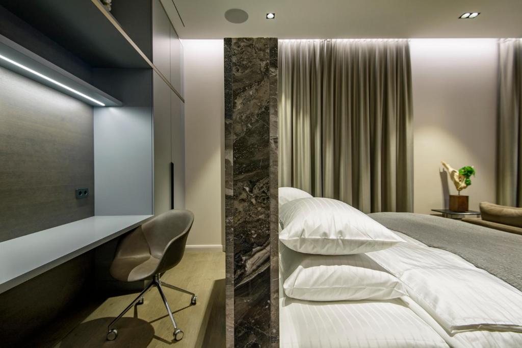 Luxury Smart Home Apartment in Vilnius Old Town, Sleep on Hästens 7