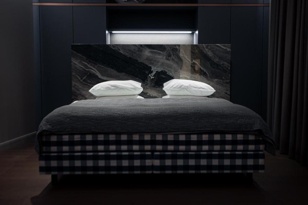 Luxury Smart Home Apartment in Vilnius Old Town, Sleep on Hästens 2