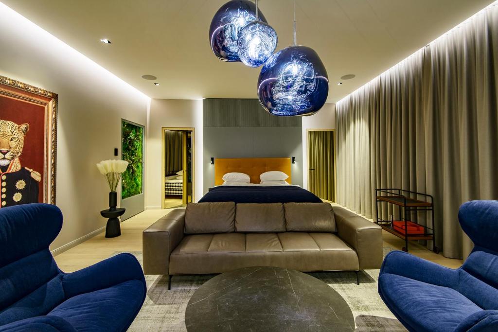 Luxury Smart Home Apartment in Vilnius Old Town, Sleep on Hästens 4