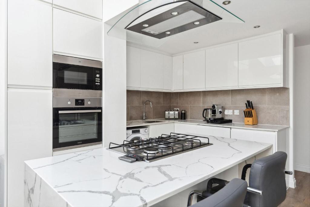 Richmond Riverside Villa 8