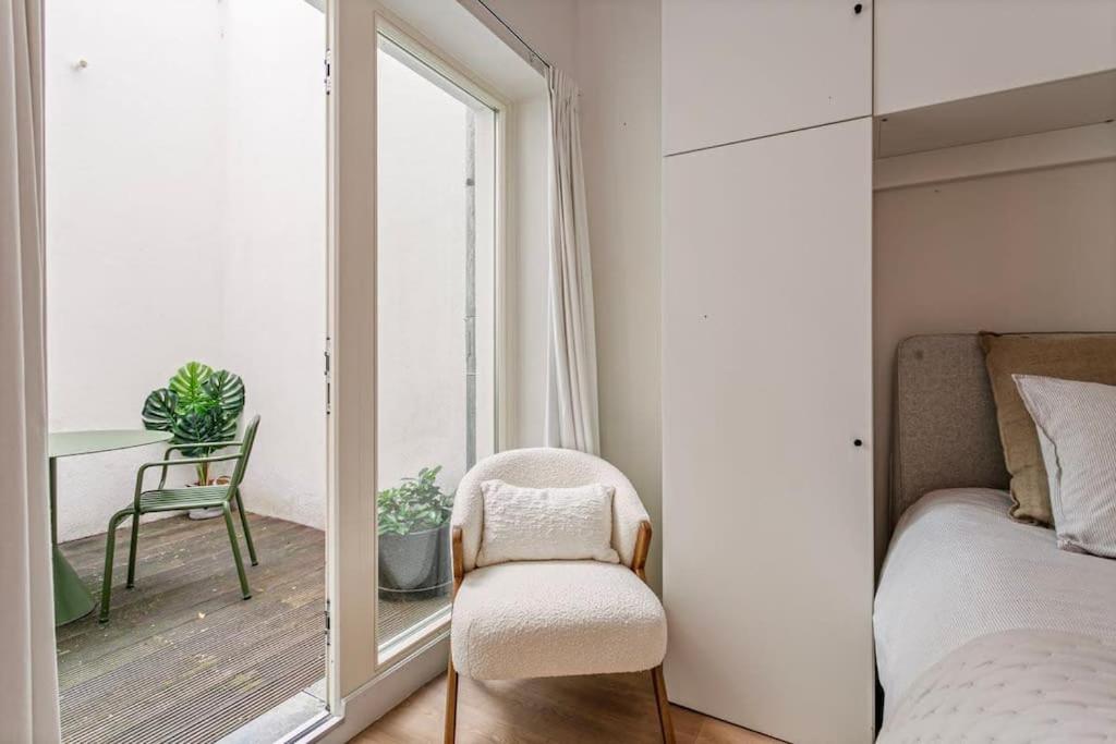 1-BR Centre Antwerp Haven with Patio 2