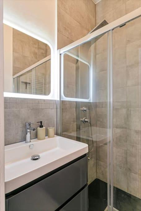 1-BR Centre Antwerp Haven with Patio 3