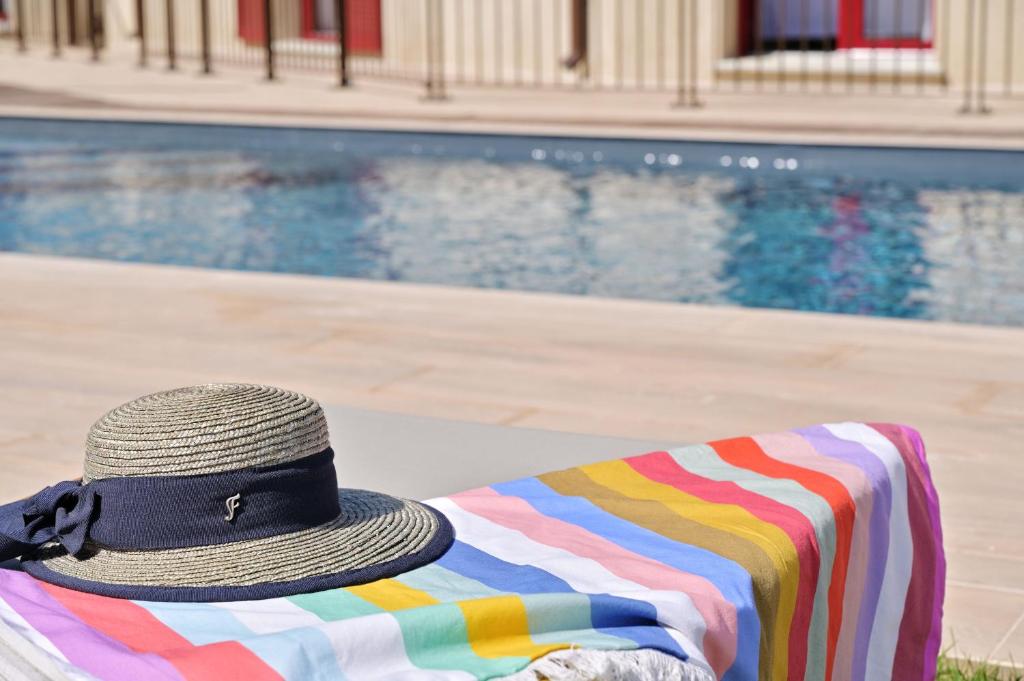 Résidence Les volets rouges - Duplex de standing avec piscine 2
