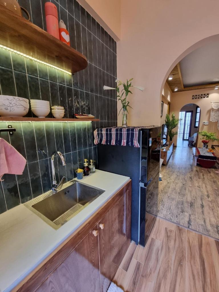 Quiet Apartment, 2 Balcony, 1 Bedroom, 5' to Hoan Kiem Lake, Zeit Home 506