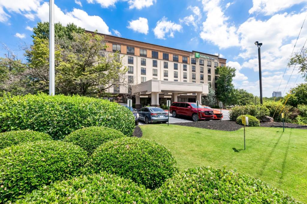 Holiday Inn Express Atlanta Galleria-Ballpark Area, an IHG Hotel Image