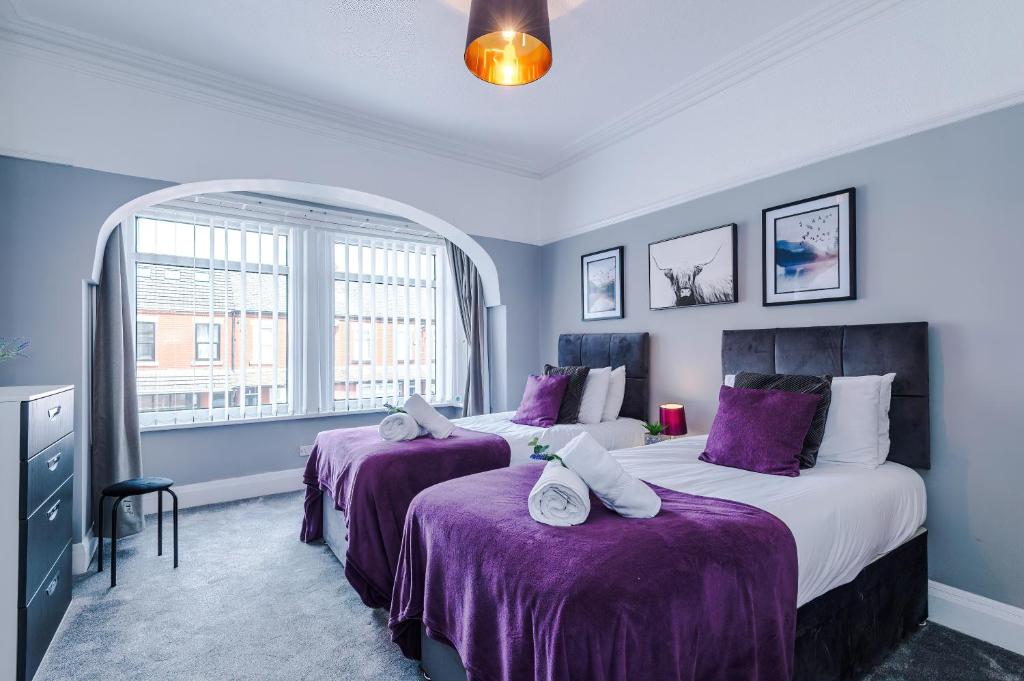 NEW! 3-Bed Spacious Home in Manchester by 53 Degrees Property, Ideal for Groups, FREE Parking! 2