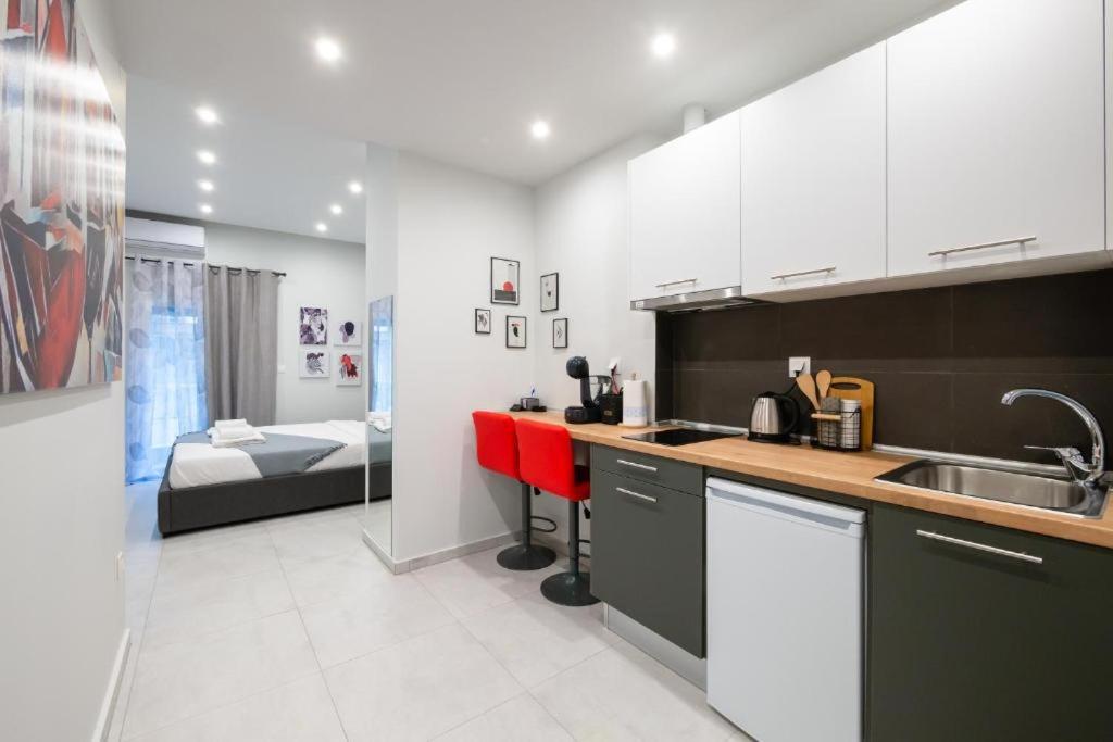 DK Mini Studio White Tower 8