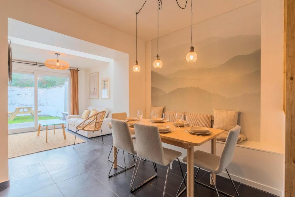 3 bedroom house with garden, near tram 2