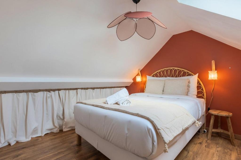 3 bedroom house with garden, near tram 7