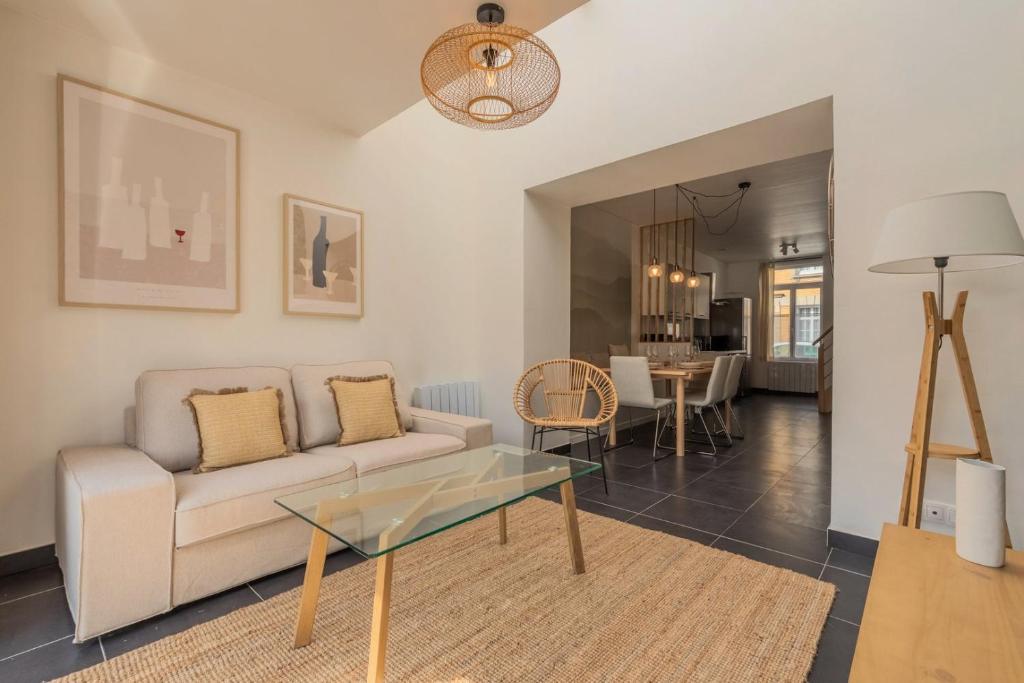 3 bedroom house with garden, near tram 5