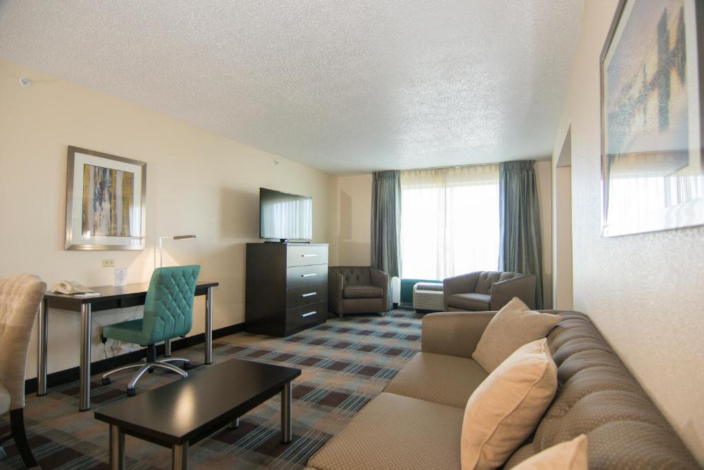 Wingate By Wyndham - Orlando International Airport- Free Hot Breakfast Image