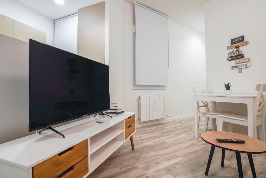 Modern and Cozy-3 Bedrooms 1 Bathroom-Delicias 7