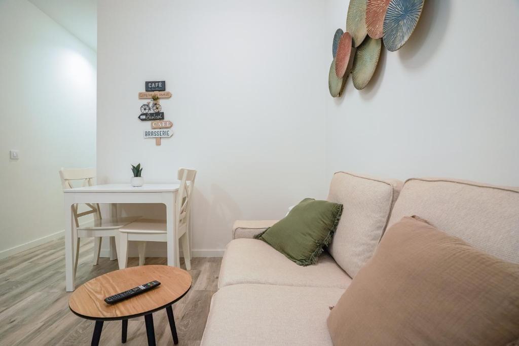 Modern and Cozy-3 Bedrooms 1 Bathroom-Delicias 8