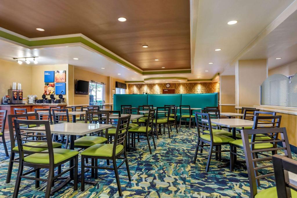 Comfort Inn & Suites Near Universal Orlando Resort-Convention Ctr Image