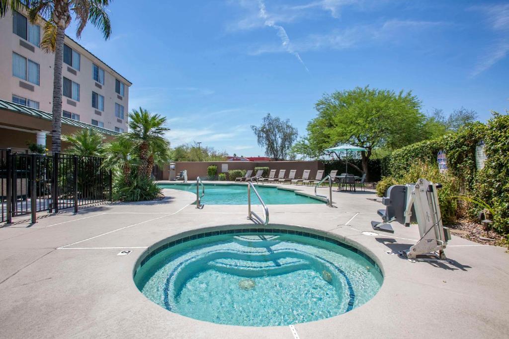 Country Inn & Suites by Radisson, Mesa, AZ Image