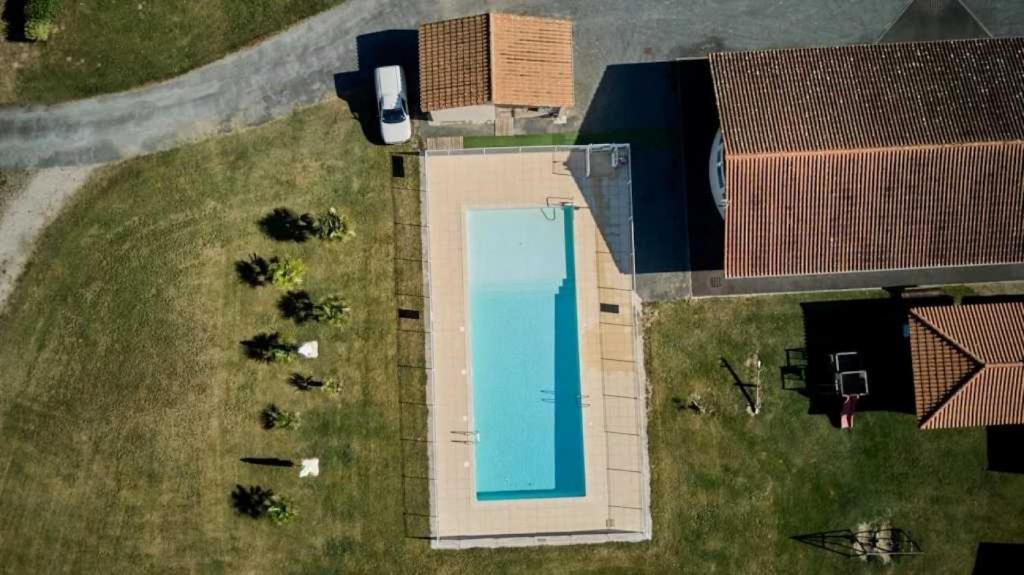 Photo de la galerie de l'établissement Camping 3 étoiles - Piscine - efc0aa, à Vensac