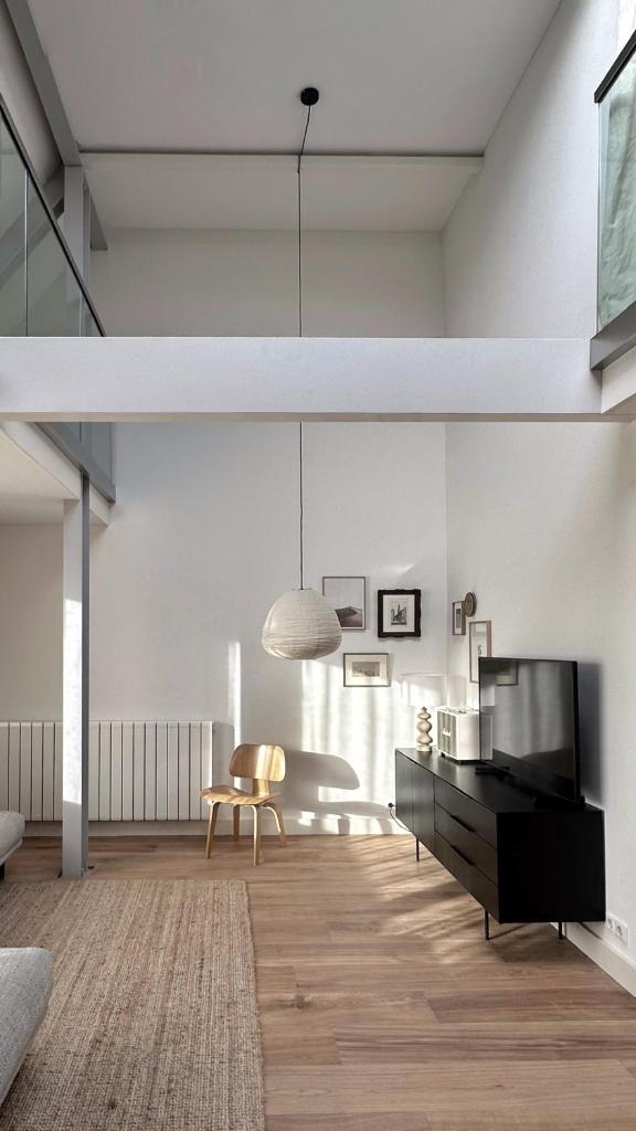Luxury spacious private loft, between city & beach 5
