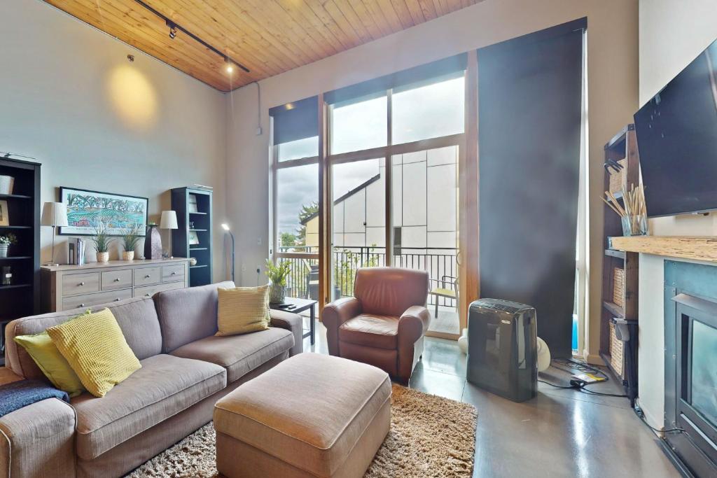 19th Avenue Lofts Unit 213 Image
