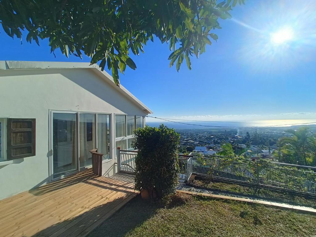 Kaze Bretagne - Évasion à Saint-Denis - Charmante Maison T3 avec Terrasse, Jardin et Vue Imprenable - Proche Aéroport 1