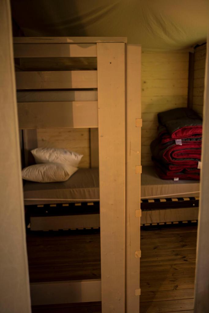 Photo de la galerie de l'établissement camping les pêcheurs, à Pont-de-Poitte