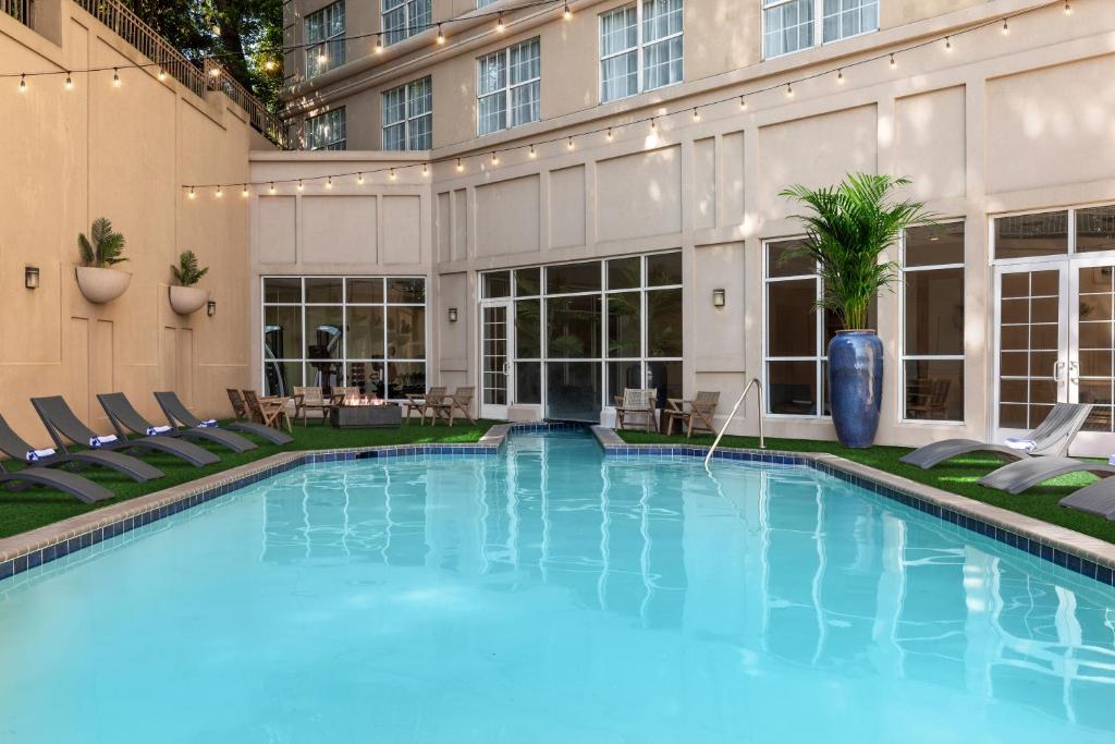 Sheraton Suites Galleria Atlanta Image
