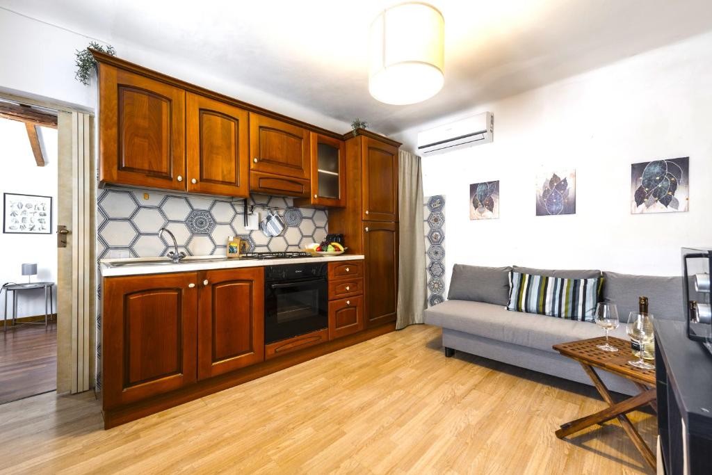 Hostly - La Spina Suite Apartment 4