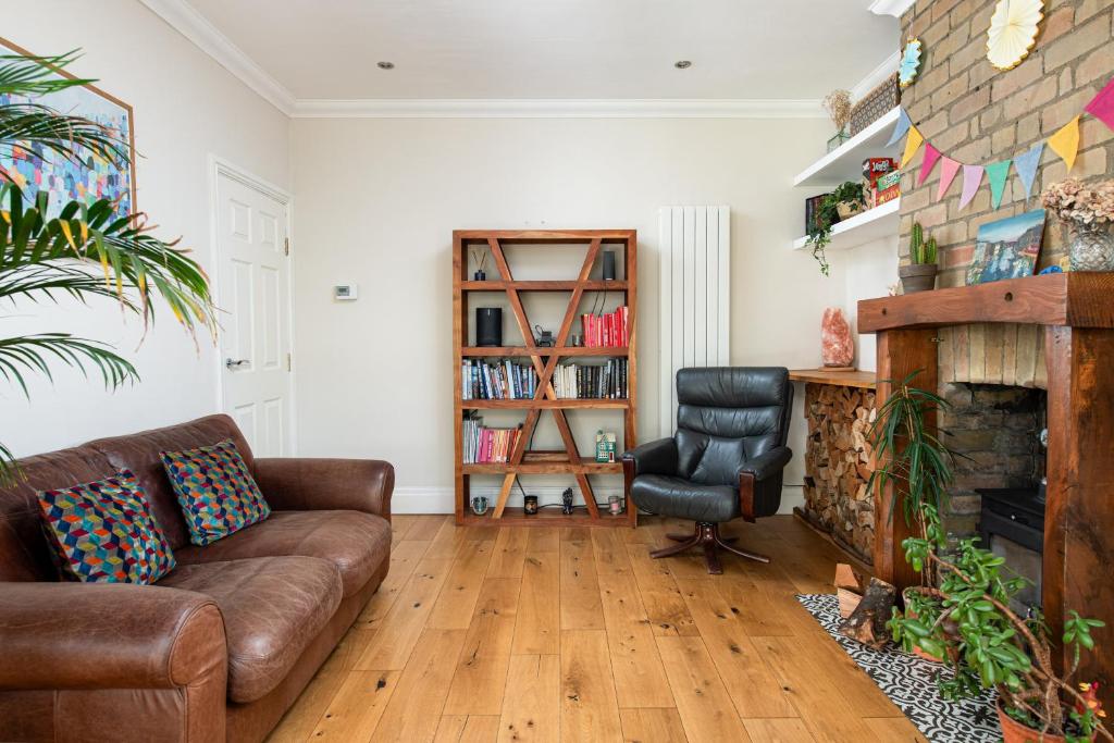 Charming Family Home with Stoves, Garden & Parking 7