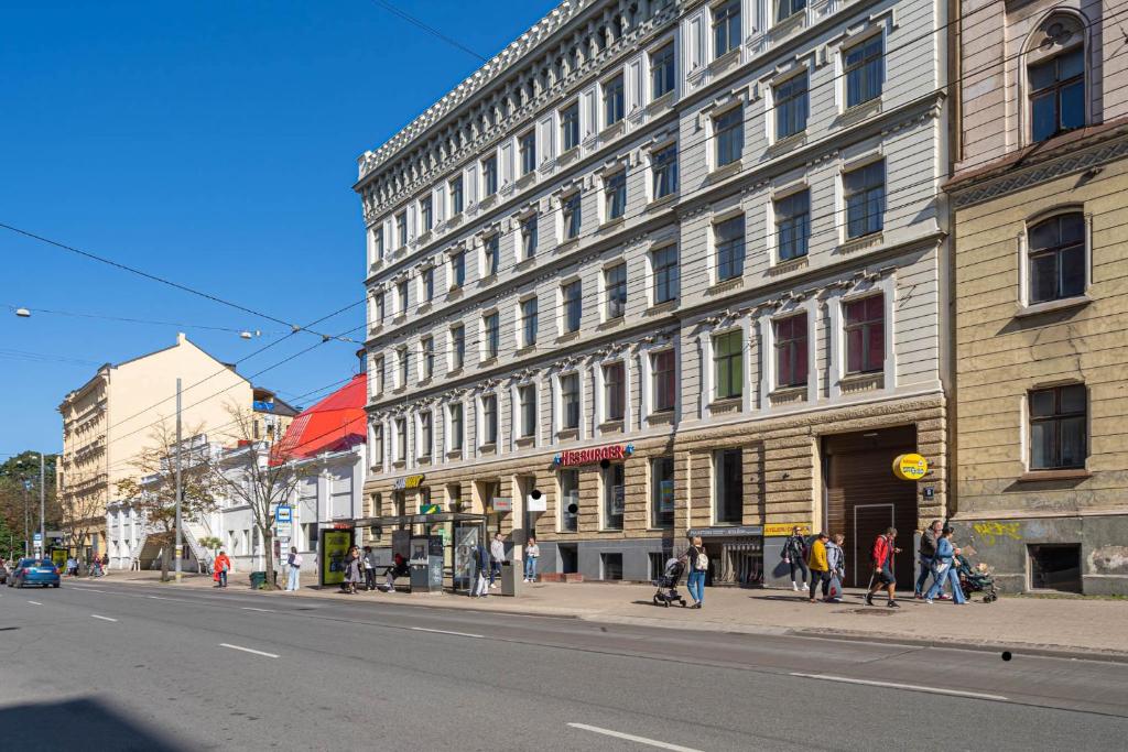 White LUX apartments next to the Old town with free parking 8