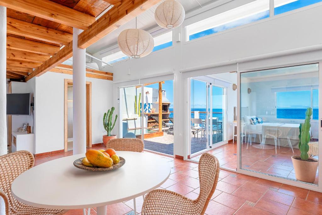 Luminous loft apartment next to the Atlantic Ocean 5