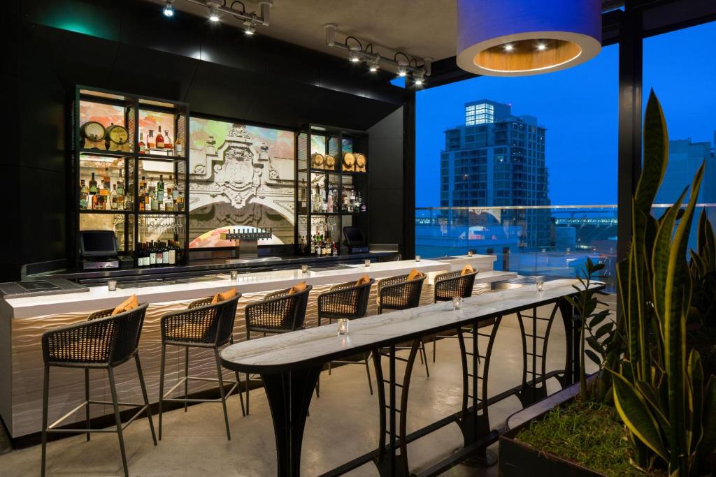 Courtyard by Marriott San Diego Gaslamp/Convention Center Image