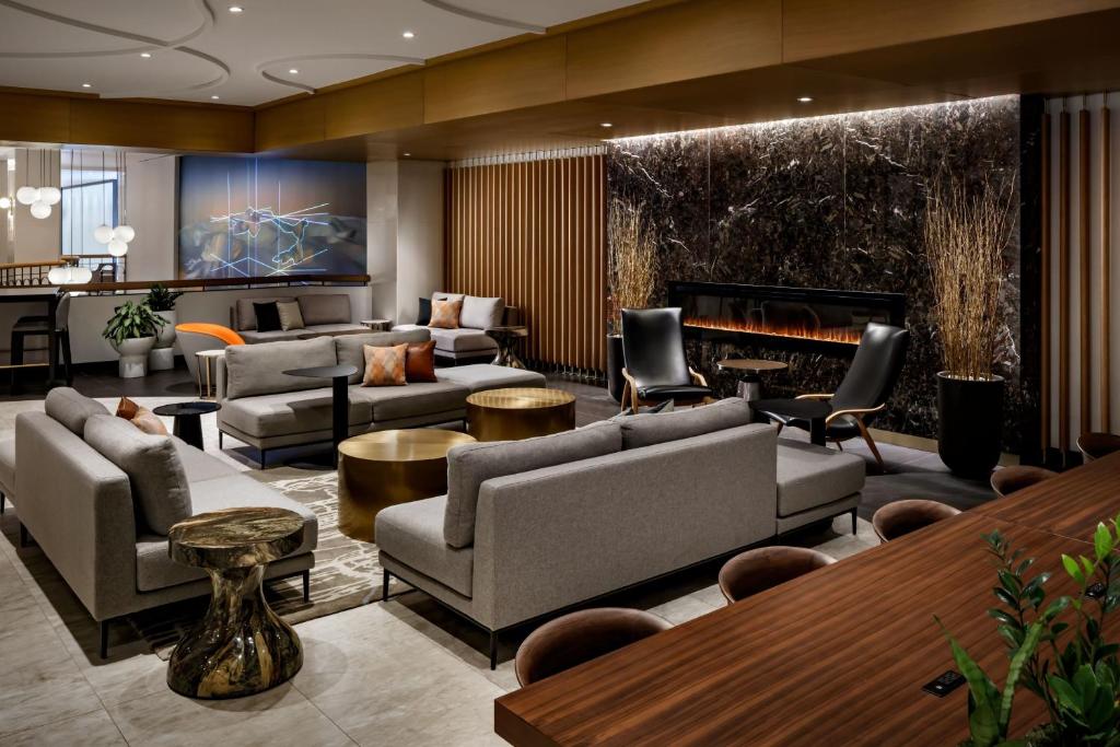 Montreal Marriott Chateau Champlain Image