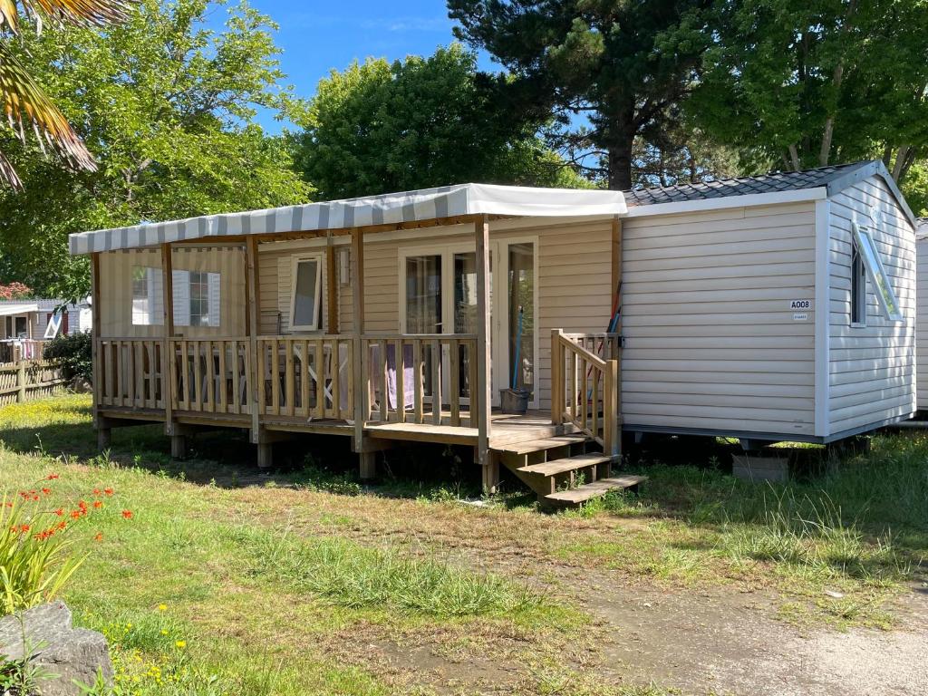 Photo de la galerie de l'établissement Spacieux mobil home 4 chambres 10 personnes Camping 4, à Saint-Jean-de-Monts