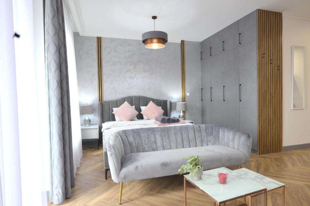 Private parking, secure building - Central apartments Old Town & Main Station 3